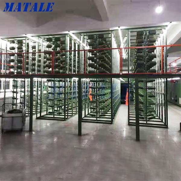 Creel for tufting machine