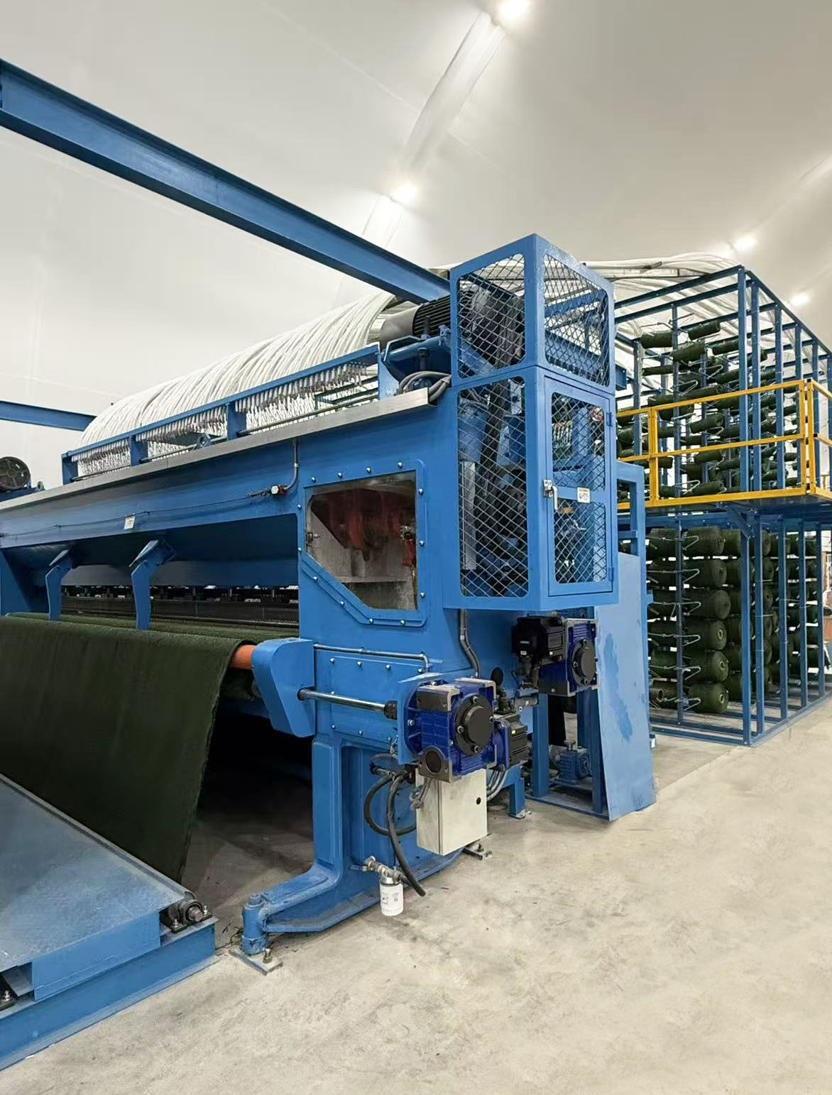 artificial grass tufting machine