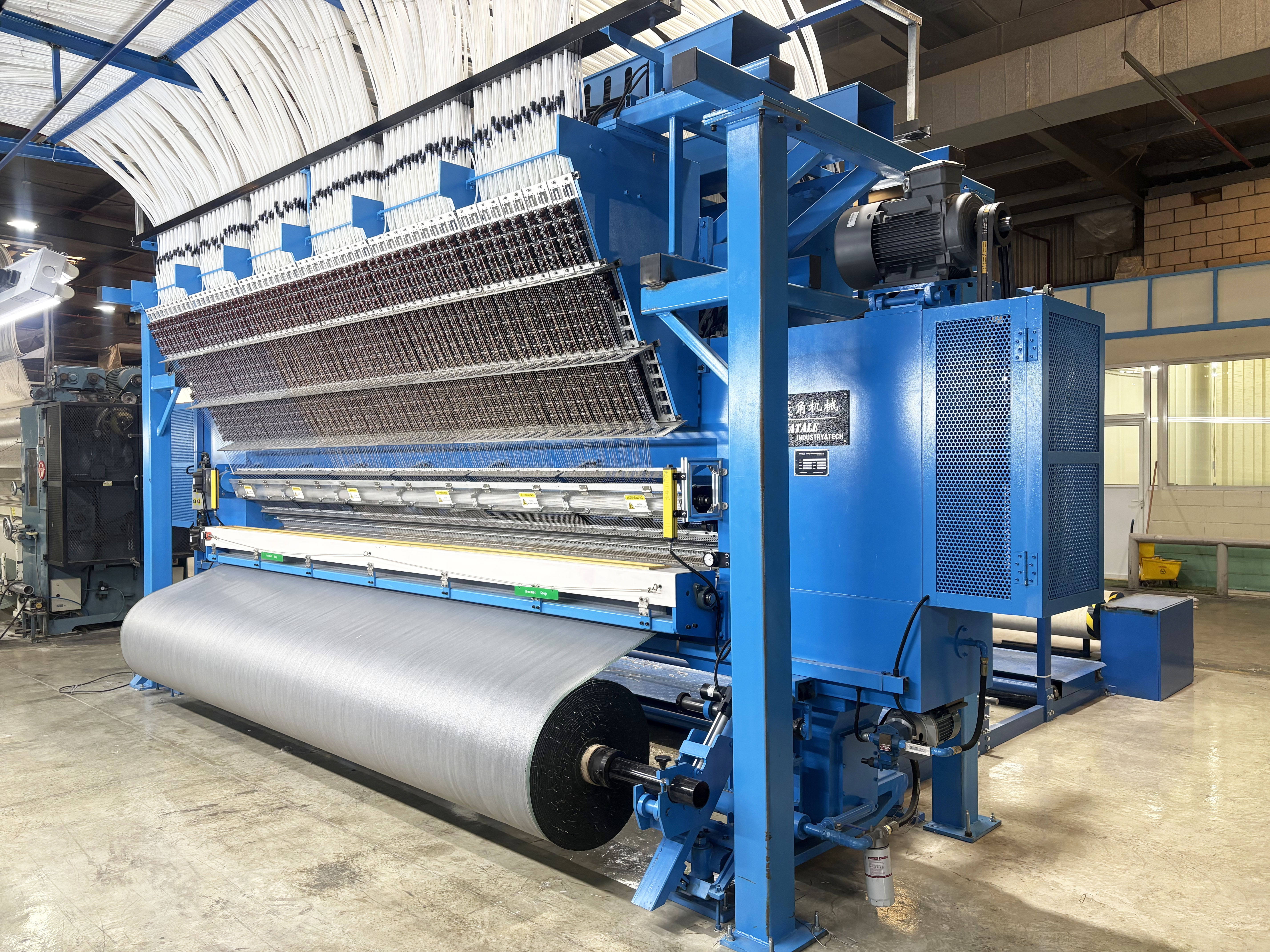 M-color tufting machine